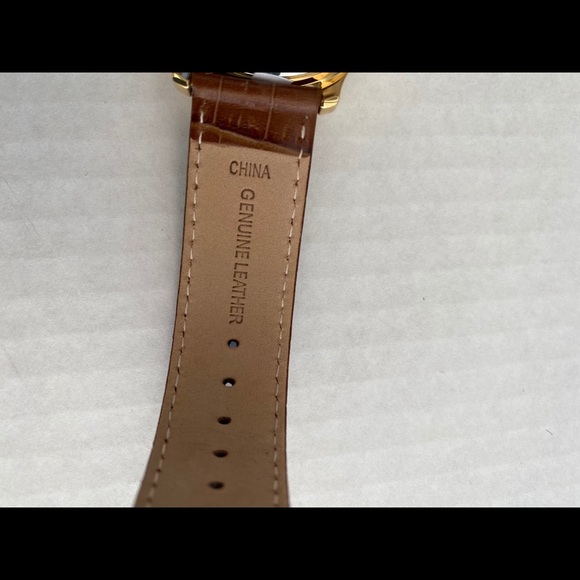 NEW GUESS Brown and Gold-Tone Women's Watch - Picture 7 of 7